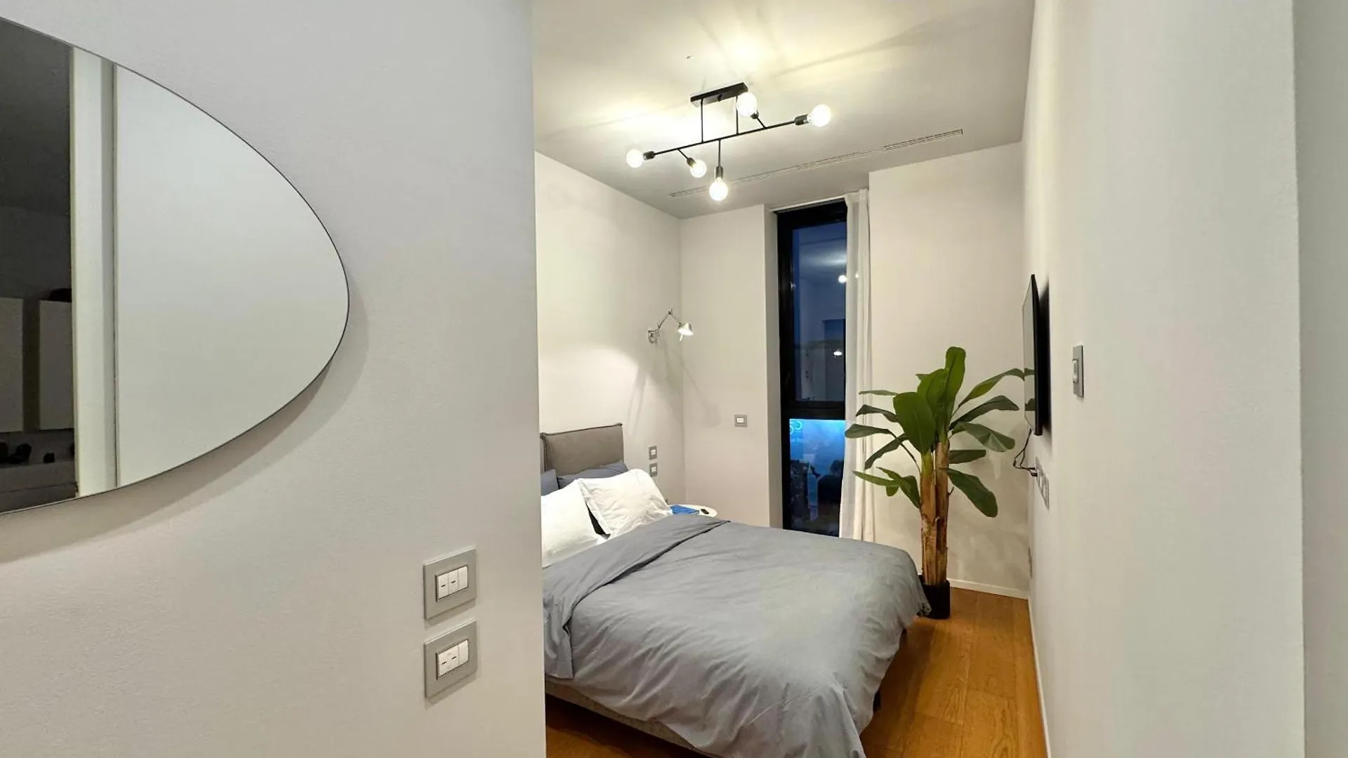 Solaria 18 Skyloft Lägenhet Milano